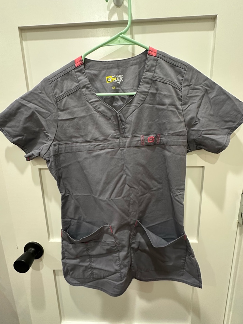 Women’s WonderWink WonderFLEX Gray Medical Scrub Top with Pink Accents XS